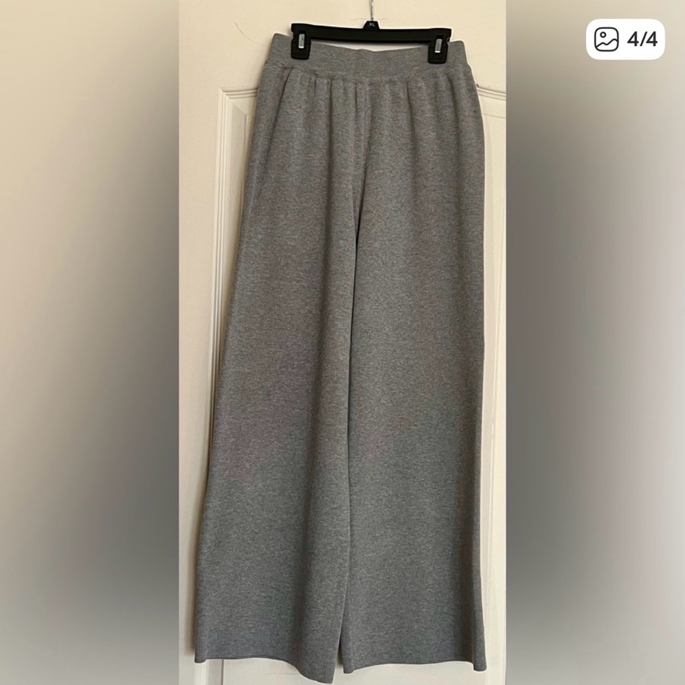 WOMENS
TWO PIECE OUTFIT
SIZE SMALL - Picture 4 of 4